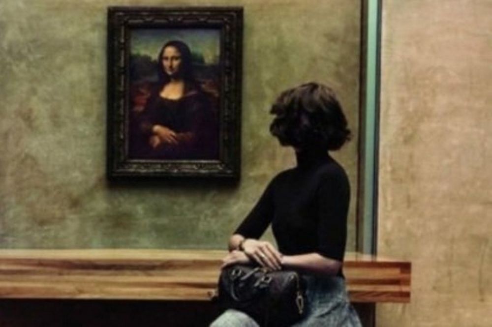 H Αrizona Muse στο Λούβρο