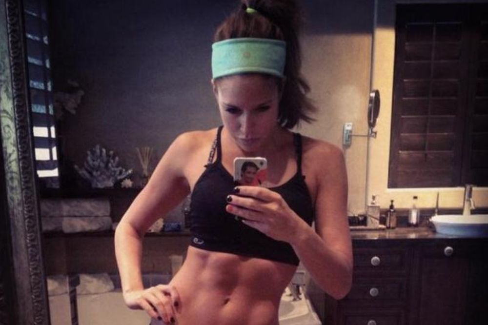 WWE: Άλλαξε μαλλί και όνομα η Kelly Kelly (photos)