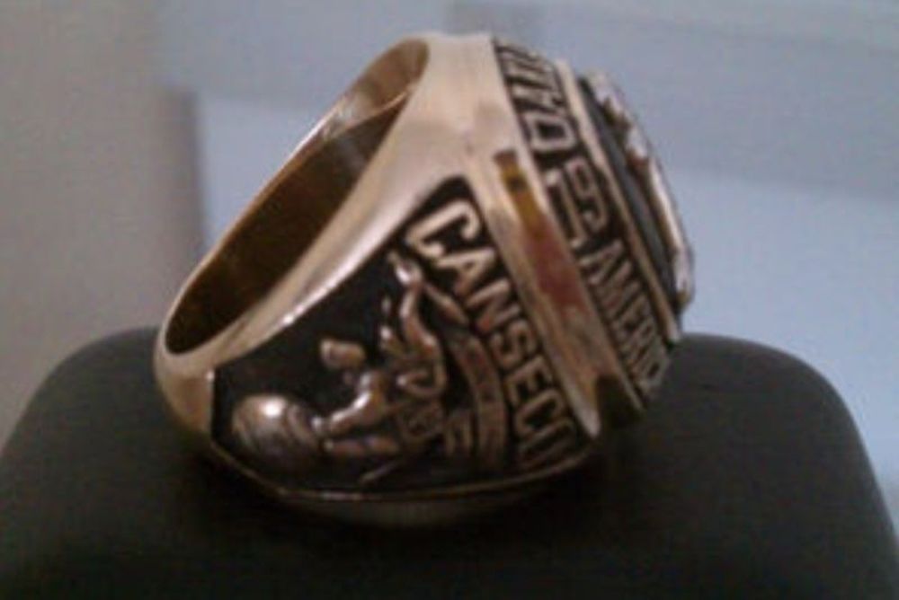 MLB: Στο… σφυρί δαχτυλίδι του Canseco