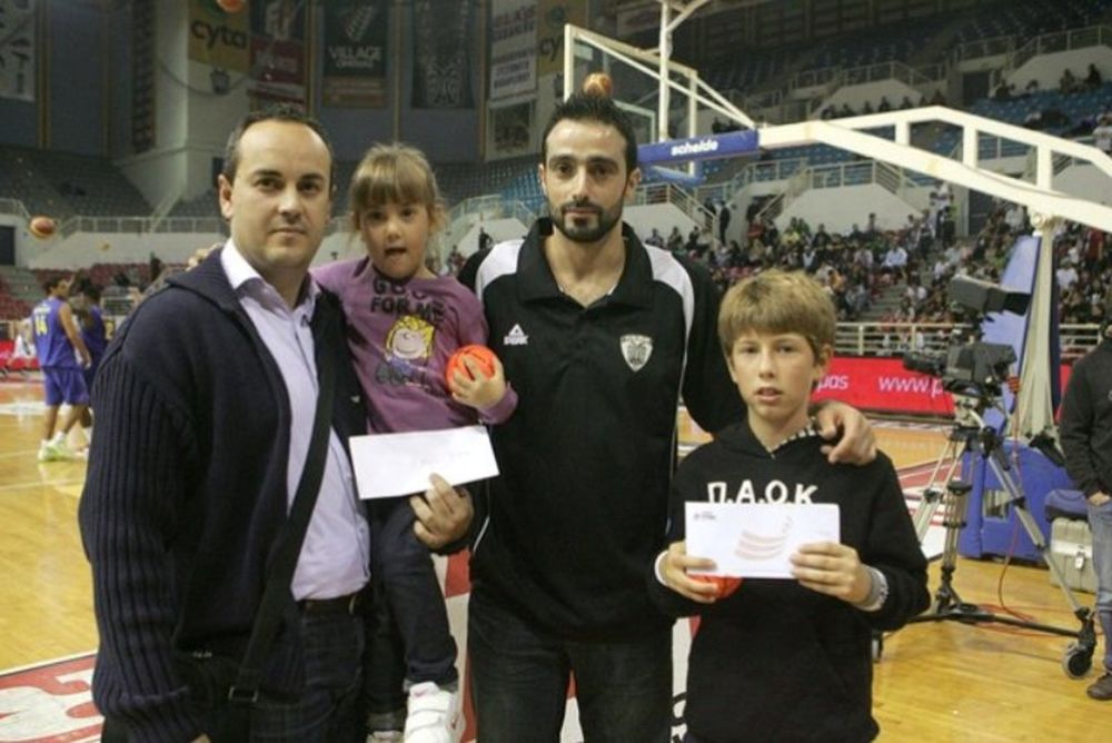 ΠΑΟΚ: Μοίρασε δώρα (photos)