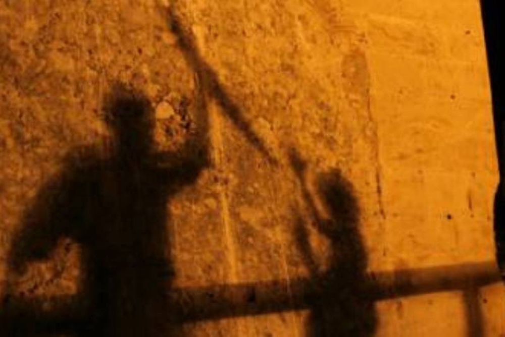 ΣΟΚ! Γονείς περιέλουσαν την κόρη τους με οξύ