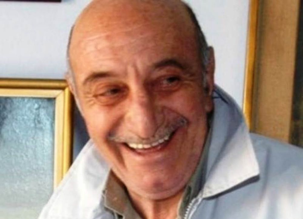 Βίντεο: Ο Κώστας Τσάκωνας σχολιάζει LIVE την... αυτοκτονία του! 