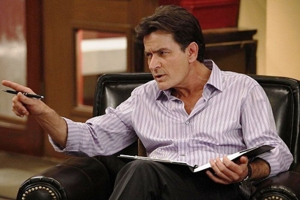 Charlie Sheen: Αγκαλιά με τις καταχρήσεις για μια ακόμα φορά 