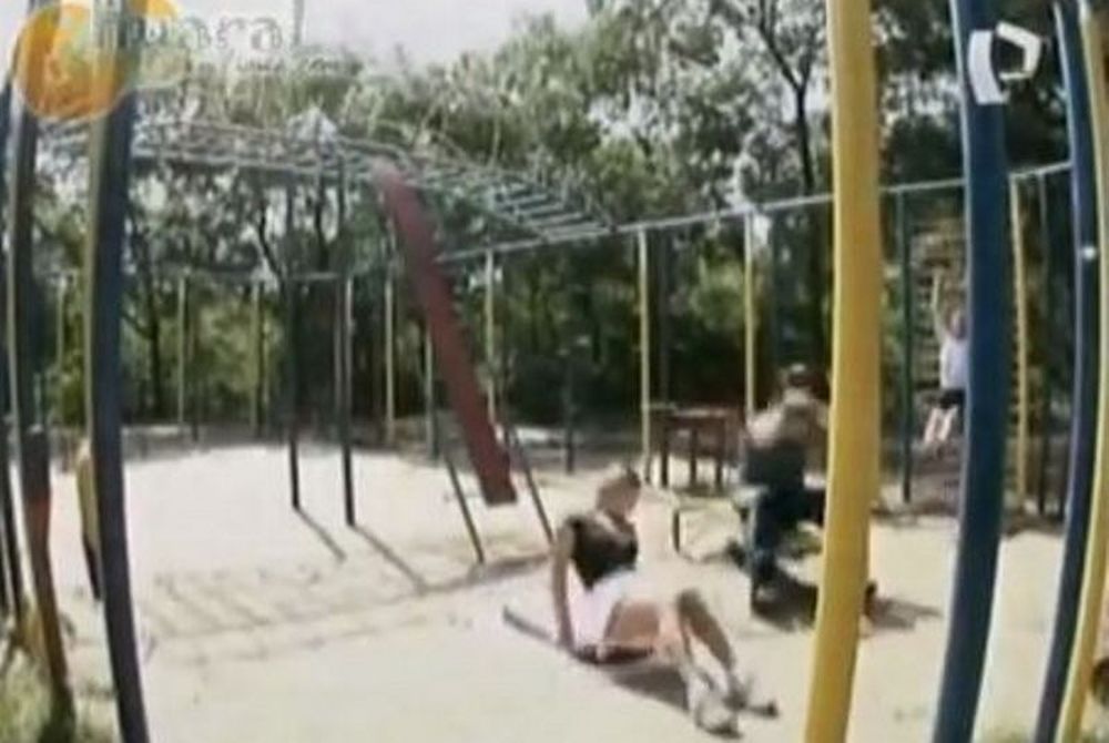 Τους ξε...σήκωσε με το στρινγκάκι της (video)