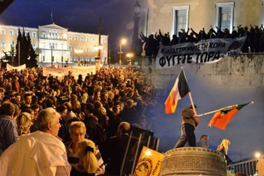 «Βουλιάζει» από κόσμο το Σύνταγμα