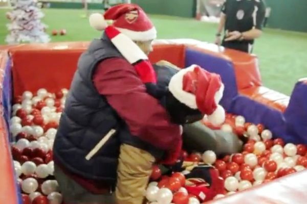 Σε ρυθμό Χριστουγέννων η Άρσεναλ (photos)