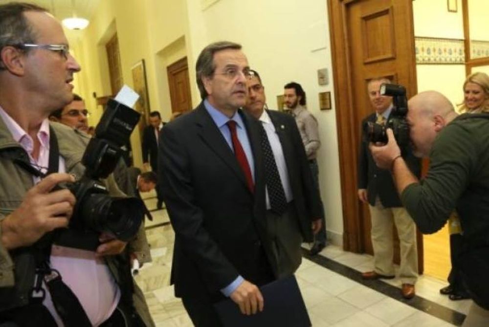 Ο Σαμαράς επαναφέρει τη ρύθμιση για τους υπαλλήλους της Βουλής