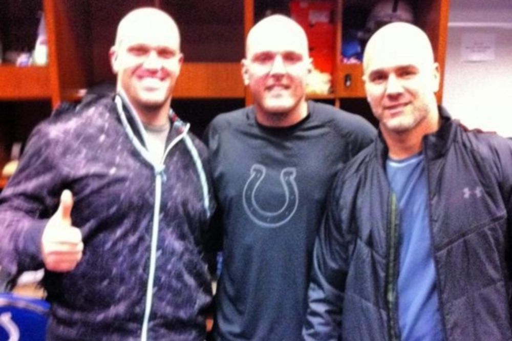 NFL: Ξύρισαν τα κεφάλια τους για τον Pagano (video)