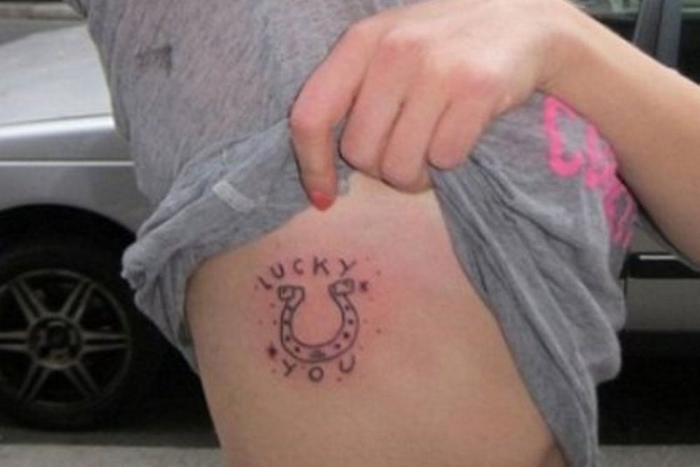 Ποια διάσημη star πρόσθεσε αυτό το tattoo στη συλλογή της;