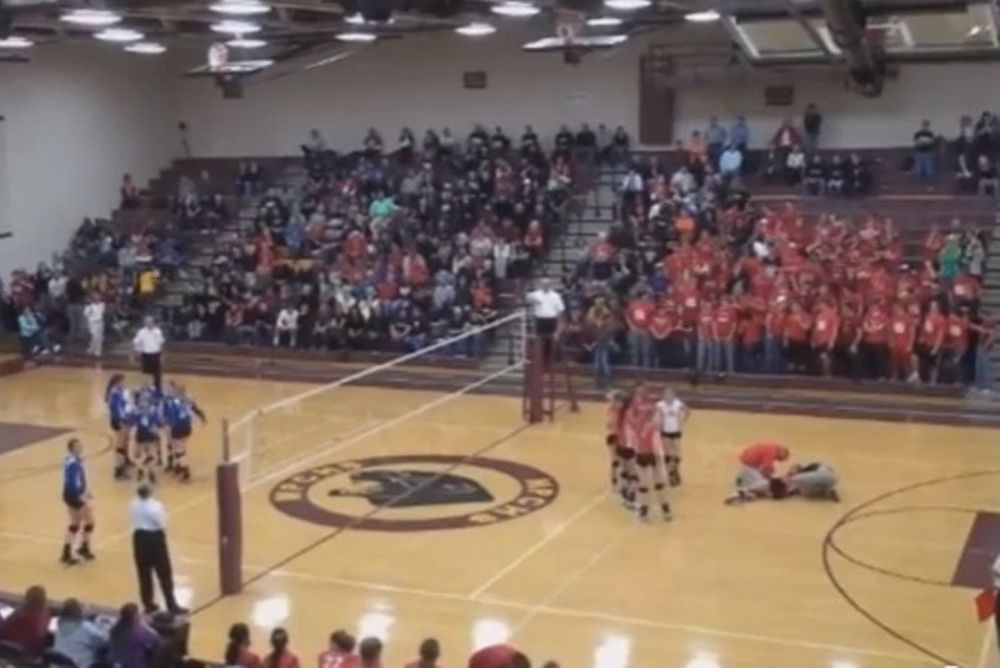 Βόλεϊ: Με ένα καρφί, δύο νοκ άουτ! (video)