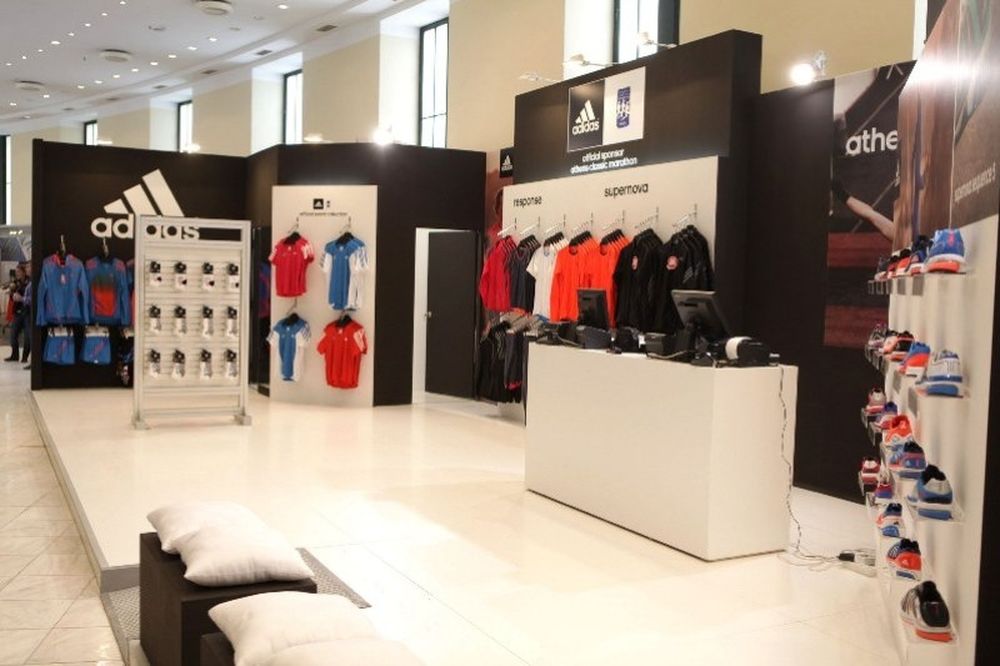 Το Adidas booth υποδέχεται δρομείς και φίλους του 30ού Κλασικού Μαραθωνίου Αθηνών