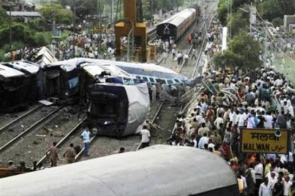 Δεκάδες νεκροί και τραυματίες από εκτροχιασμό τρένου 