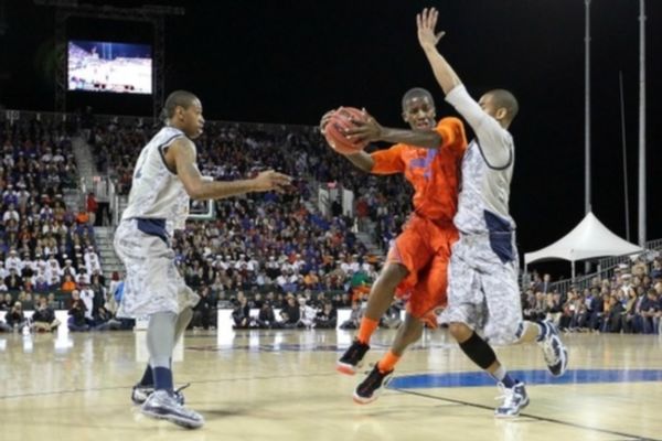 NCAA: Αναβολή λόγω… βρεγμένου παρκέ