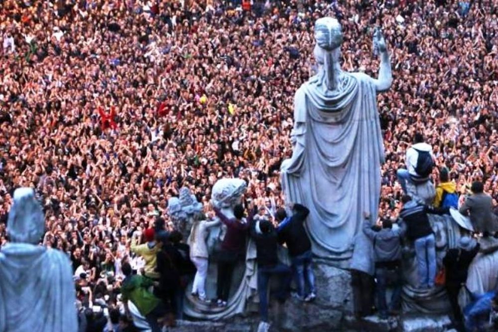 Βίντεο: Χιλιάδες χορεύουν «Gangnam Style» στη Ρώμη 