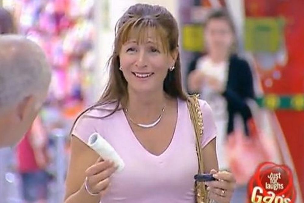 «Συγκόλληση» πέους σε... άγαλμα (video)