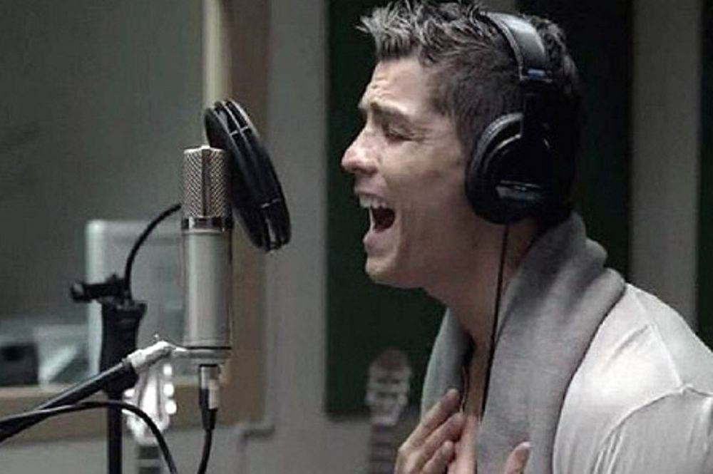 Ο Ρονάλντο τραγουδάει για τον Μέσι! (video)