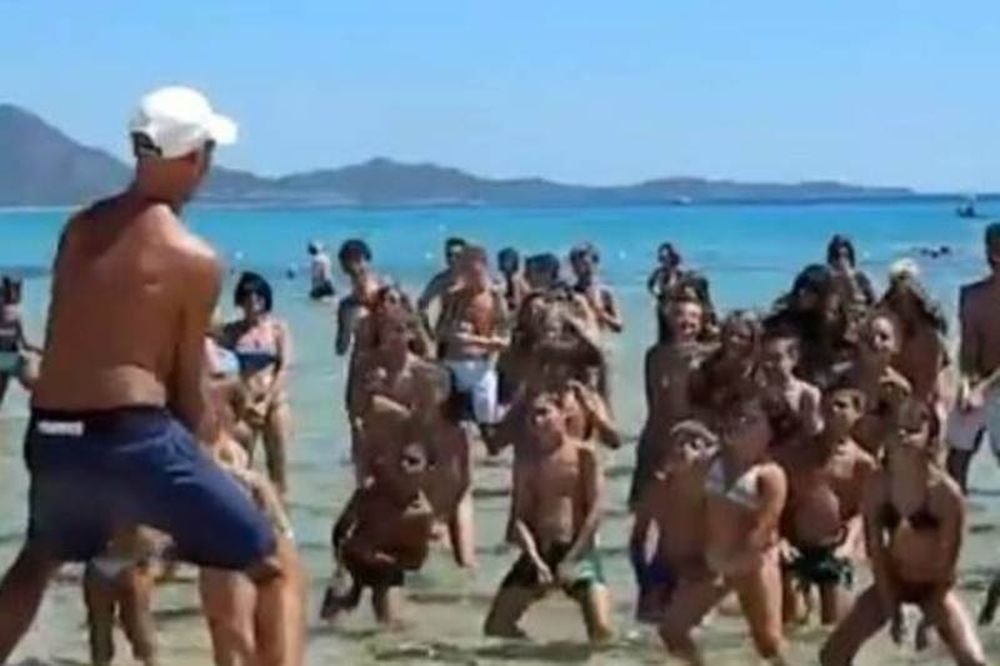 Βίντεο: Η χορογραφία με το «πουλάκι τσίου» που κάνει ρεκόρ στο YouTube