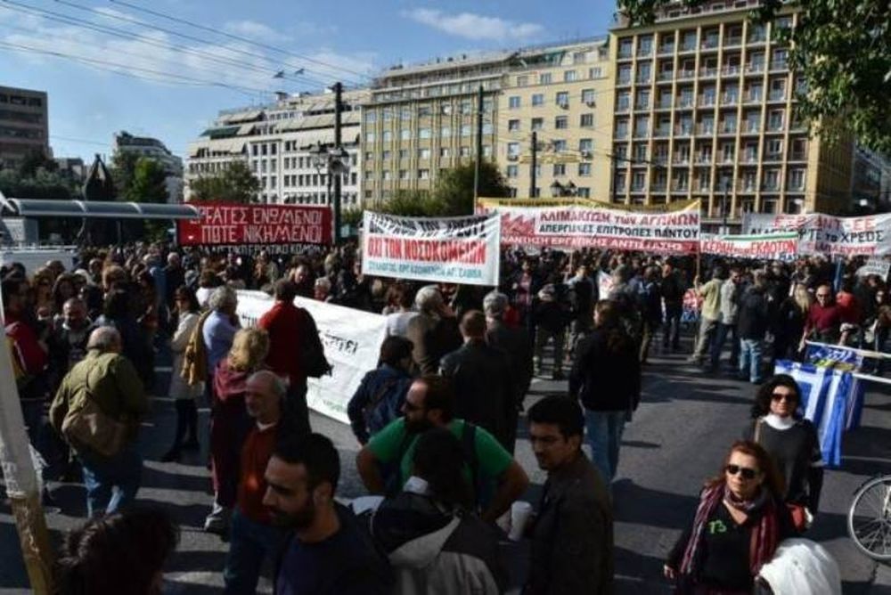 Ξεκίνησε το συλλαλητήριο των ΓΣΕΕ-ΑΔΕΔΥ – Κλείνουν οι δρόμοι (pics)