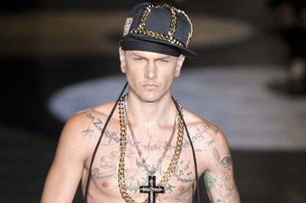 Ποιος σχεδιαστής παρομοίασε τα ρούχα με τους άνδρες;