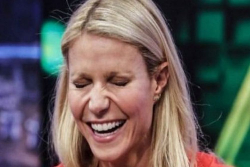 H Gwyneth Paltrow βγάζει τον εαυτό της σε δημοπρασία!