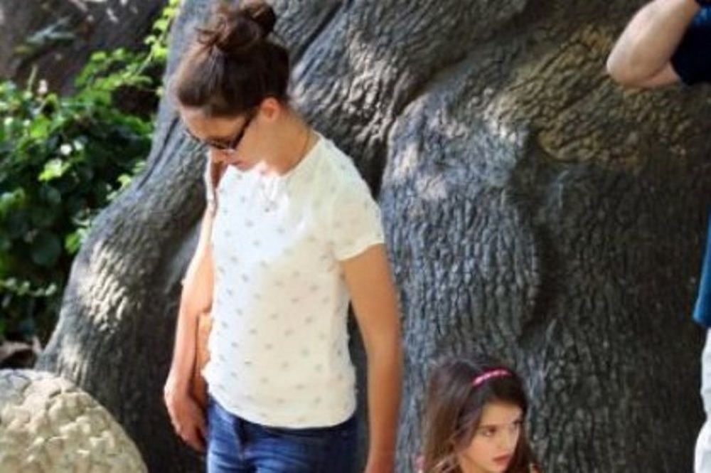 Katie Holmes: Ετοιμάζεται να χαρίσει αδερφάκι στη Suri