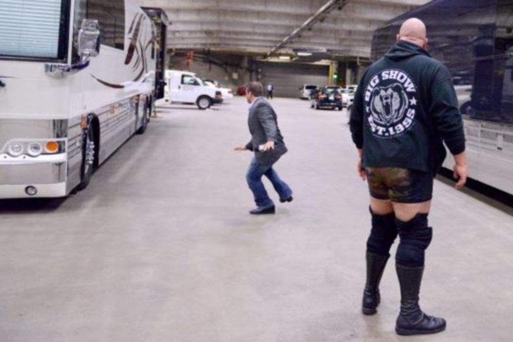 SmackDown: Οδοστρωτήρας ο Big Show (photos+video)