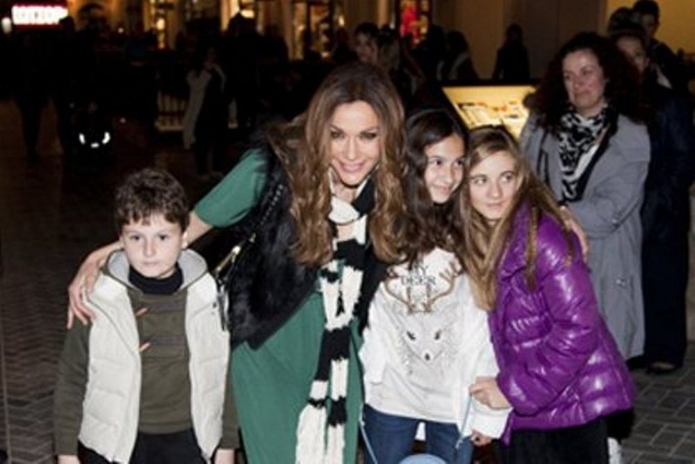 Αποκλειστικό: H Δέσποινα Βανδή καλωσορίζει τα Χριστούγεννα τραγουδώντας!