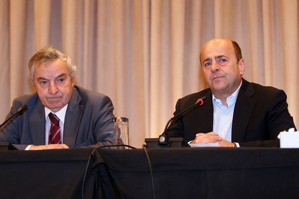 Καμάρας: «Το φιλί της ζωής δεν είναι… θεραπεία»