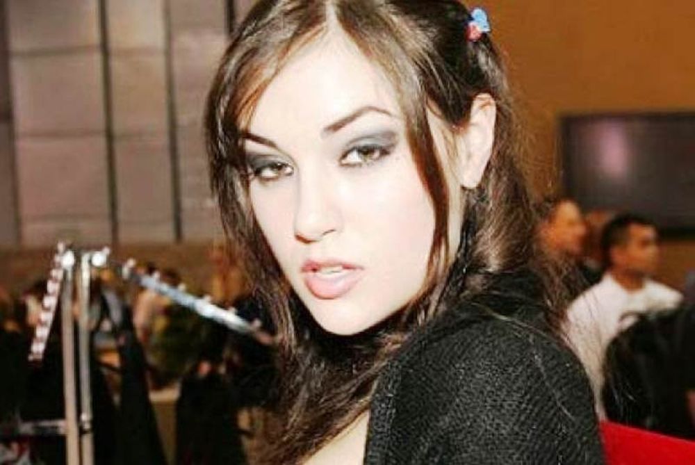 Η Ελληνίδα πορνοστάρ του Χόλιγουντ γράφει βιβλίο 