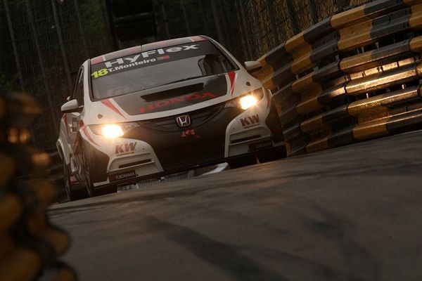 Βάθρο νικητών για το Honda Civic WTCC