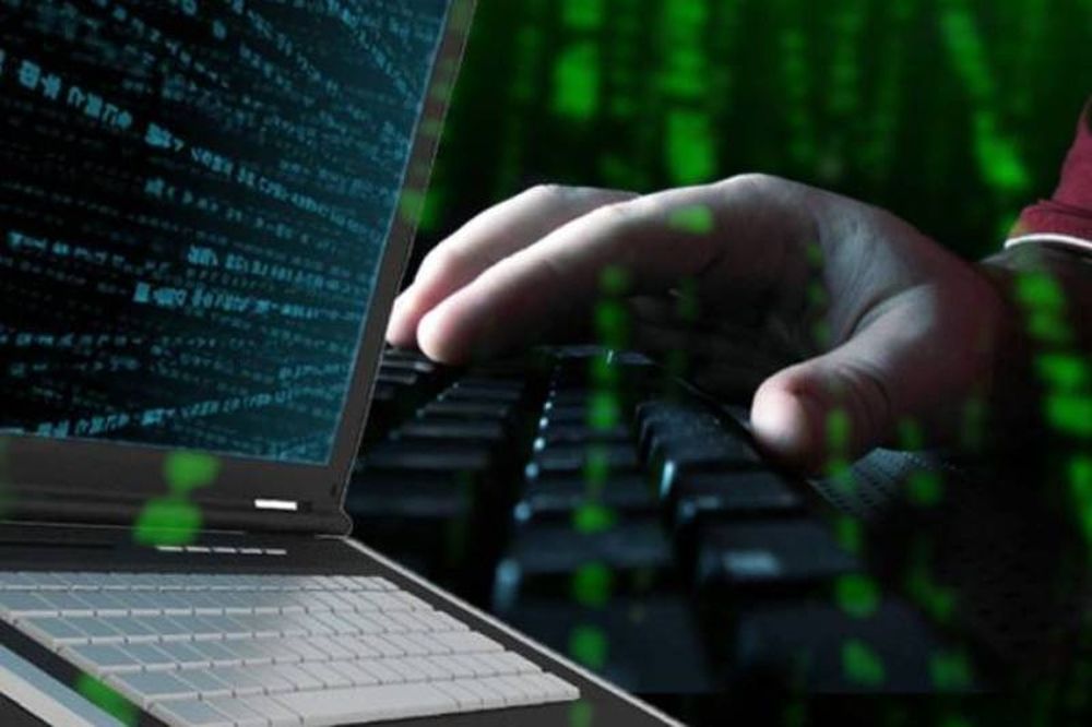 Σοκ: 35χρονος παρακολουθούσε 9.000.000 Έλληνες!