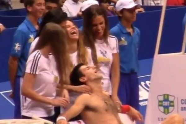 Τζόκοβιτς: Μασάζ από τέσσερις Βραζιλιάνες! (video)