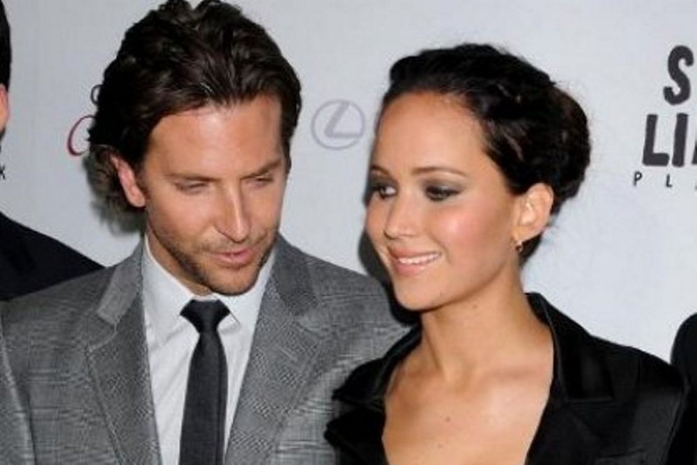 Τι κοιτάς εκεί Bradley Cooper;