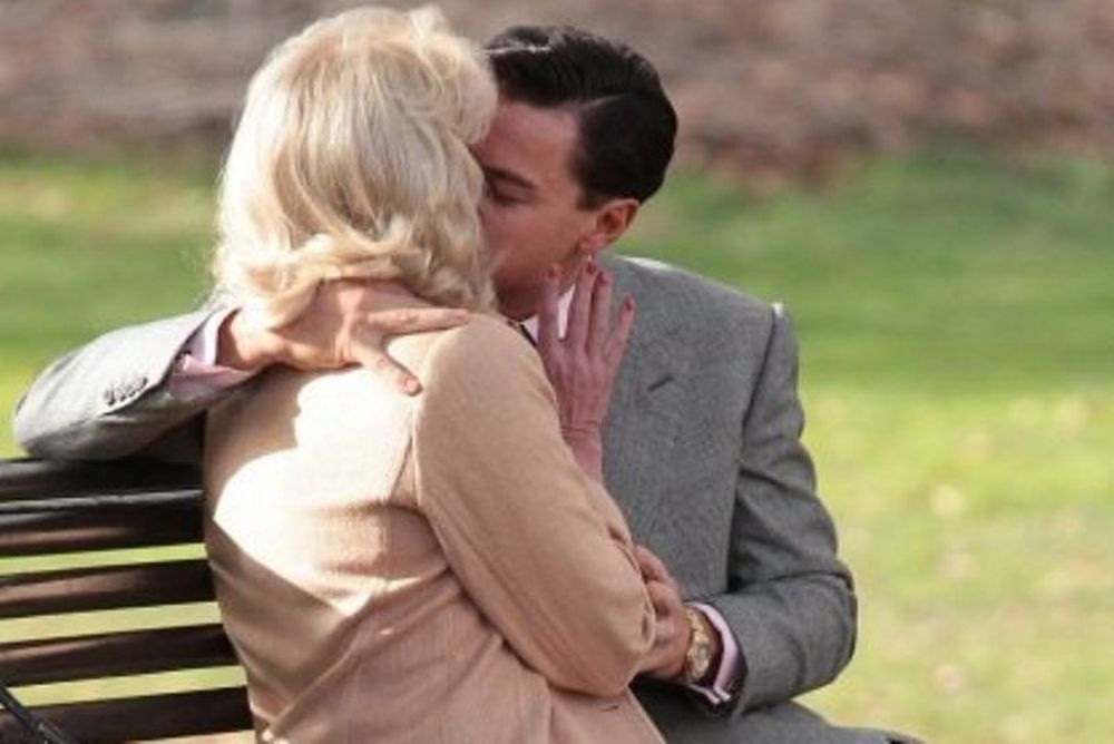 Πώς αισθάνεται ο Leonardo Di Caprio όταν φιλάει την 66χρονη Joanna Lumley;