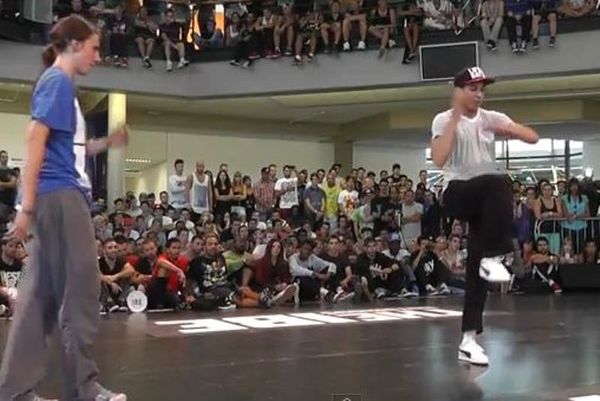 Αυτός ο χορός δεν είναι καθόλου σέξι (video)