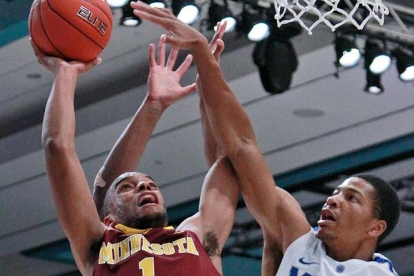 NCAA: «41άρα» του Άντρε Χόλινς (videos)