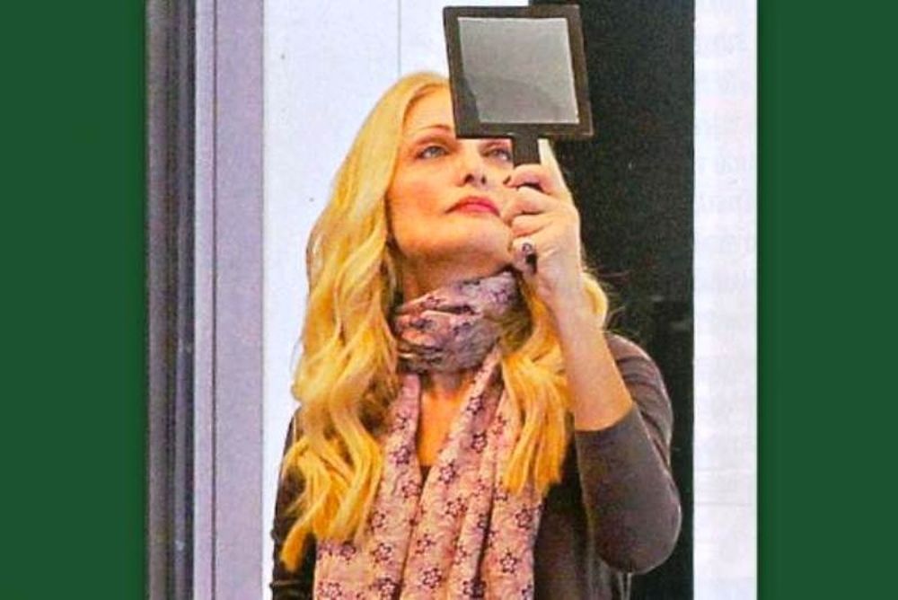 Καθρέφτη καθρεφτάκι μου… Ποια είναι η ομορφότερη; 