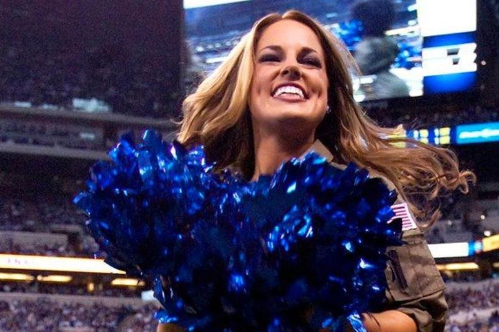 NFL: Τσιρλίντερ ξύρισαν το κεφάλι τους (video+photos)