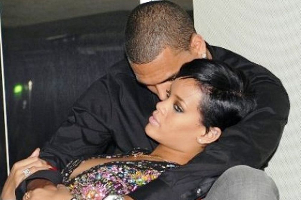 Πώς η Rihanna ρεζίλεψε τον Chris Brown