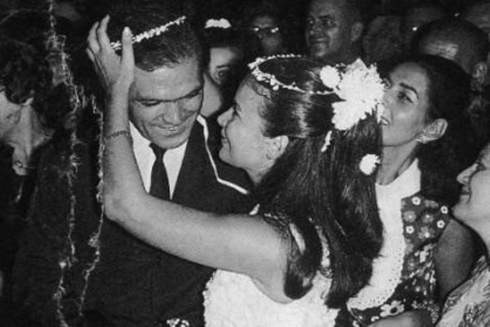 Όταν η Τζένη Καρέζη έγινε κυρία Καζάκου