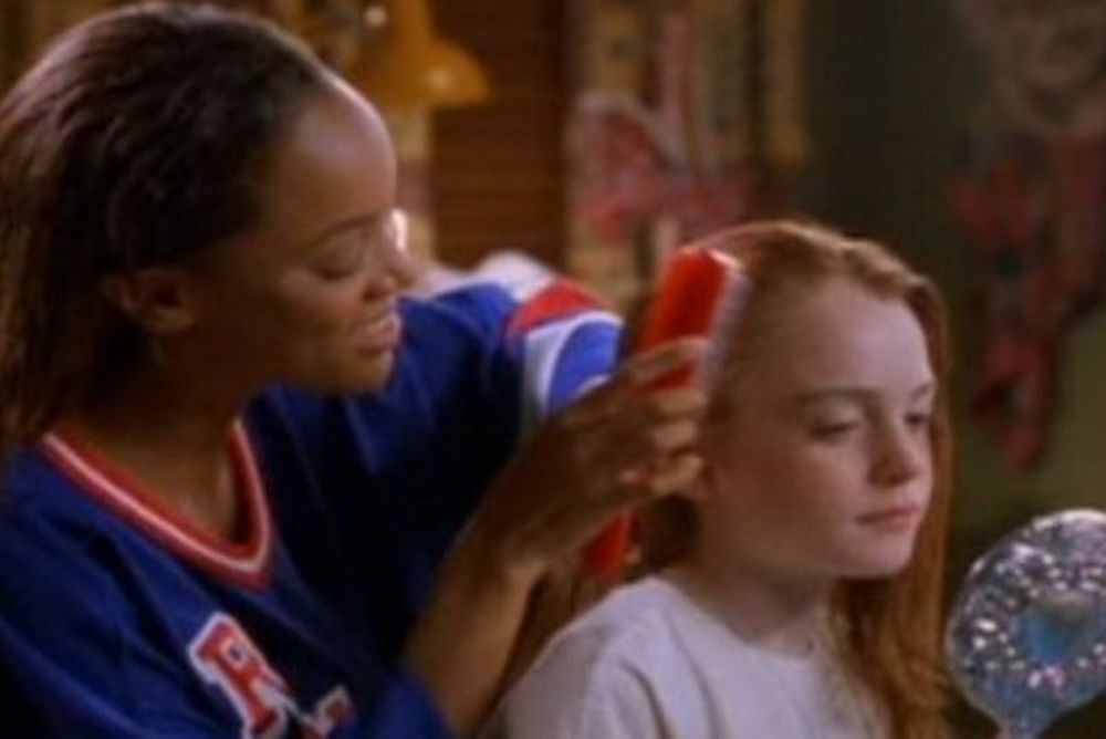 Όταν η Tyra Banks χτένιζε στοργικά την Linsday Lohan