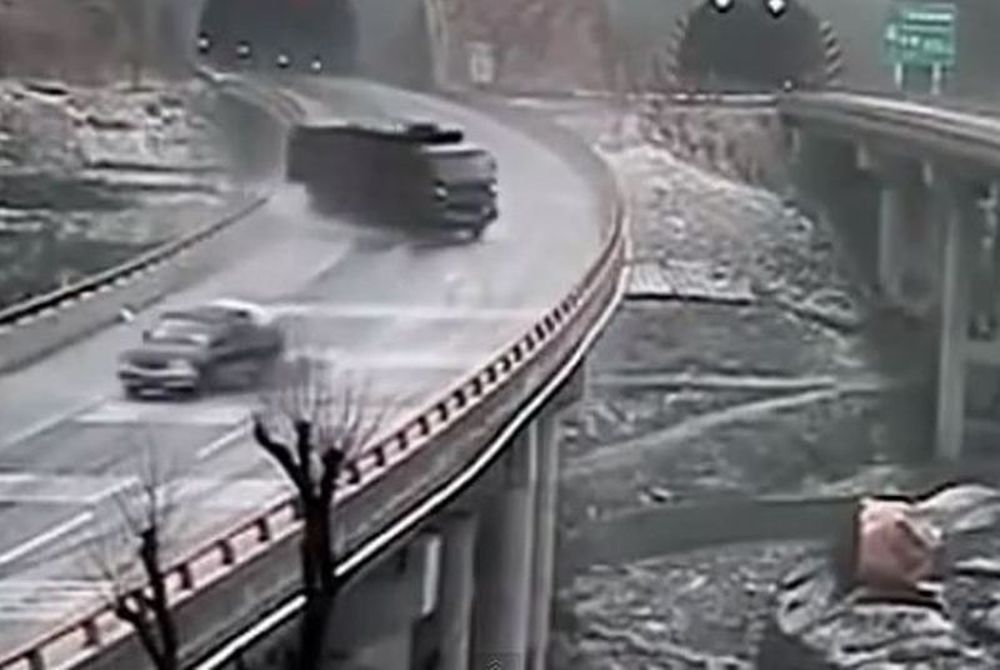 Αυτή η καραμπόλα θα σας κόψει την ανάσα... (video)