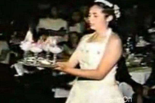 Πήρε φωτιά ο πωπός... της νύφης (video)