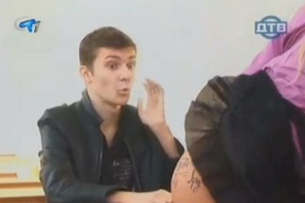 Το πιο σέξι... σκονάκι που έχετε δει ποτέ (video)