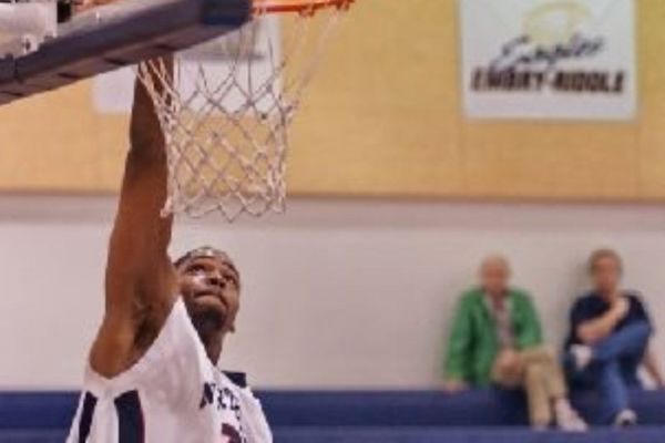 Πανελευσινιακός: Δοκιμάζει Ουάιτ