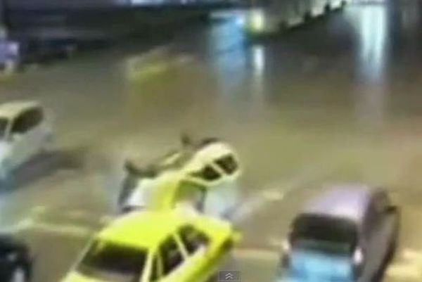 Δείτε αυτά τα τροχαία για... παραδειγματισμό (video)