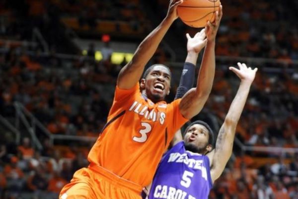 NCAA: Στο 9-0 το Ιλινόις (videos)