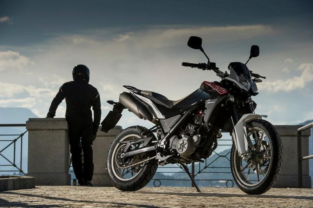 Διαθέσιμες οι νέες Husqvarna TR650 Strada και TR650 Terra! 