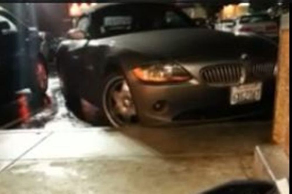 Γυναίκα οδηγός σε ξεπαρκάρισμα - καταστροφή... (video)