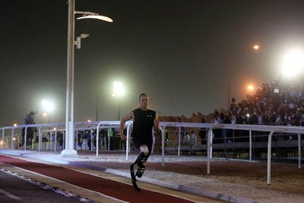 Η κούρσα του... ταχύτερου Πιστόριους με το άλογο (video)